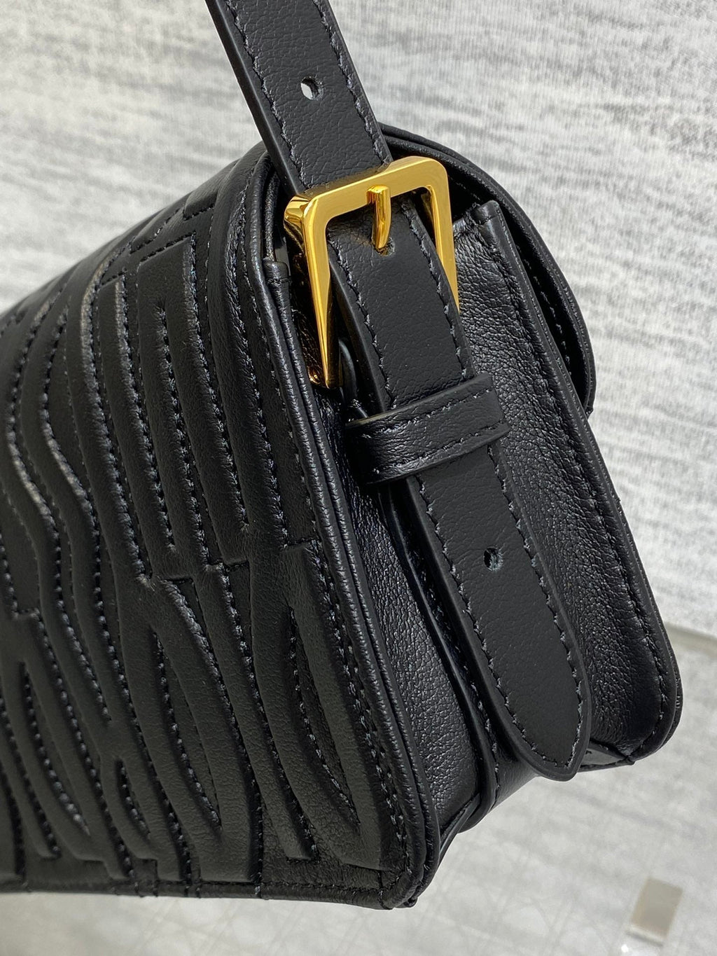 フラップバッグ 18 ブラック キルティング オールオーバー カーフスキン