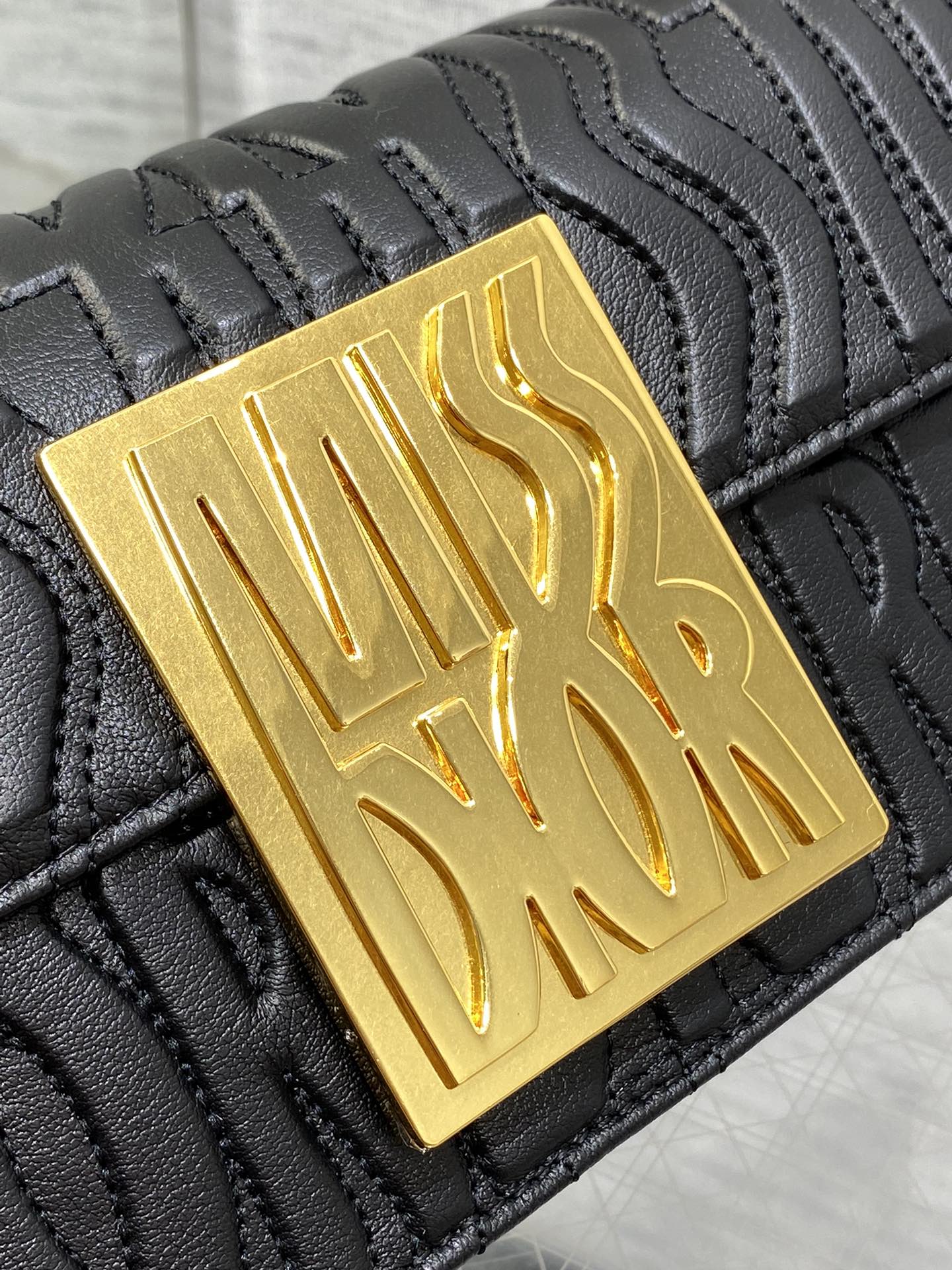 フラップバッグ 18 ブラック キルティング オールオーバー カーフスキン