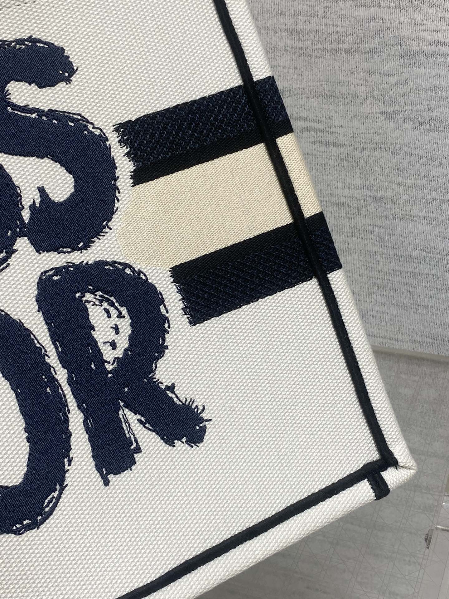 ミディアムブックトート 36インチ ホワイトミックスブラックキャンバス 226504