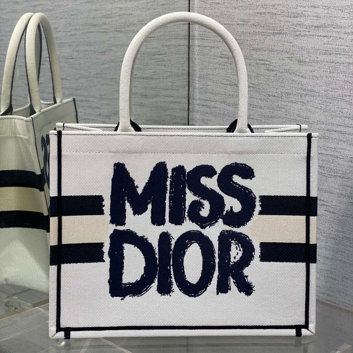 ミディアムブックトート 36インチ ホワイトミックスブラックキャンバス 226504