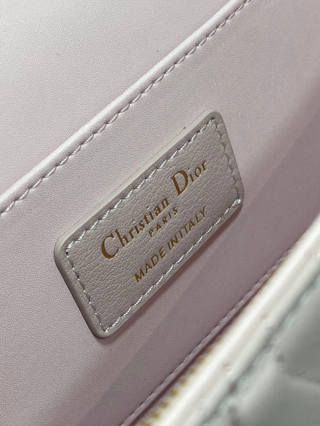 フラップバッグ 18 ペールピンク キルティング オールオーバー カーフスキン