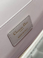 フラップバッグ 18 ペールピンク キルティング オールオーバー カーフスキン