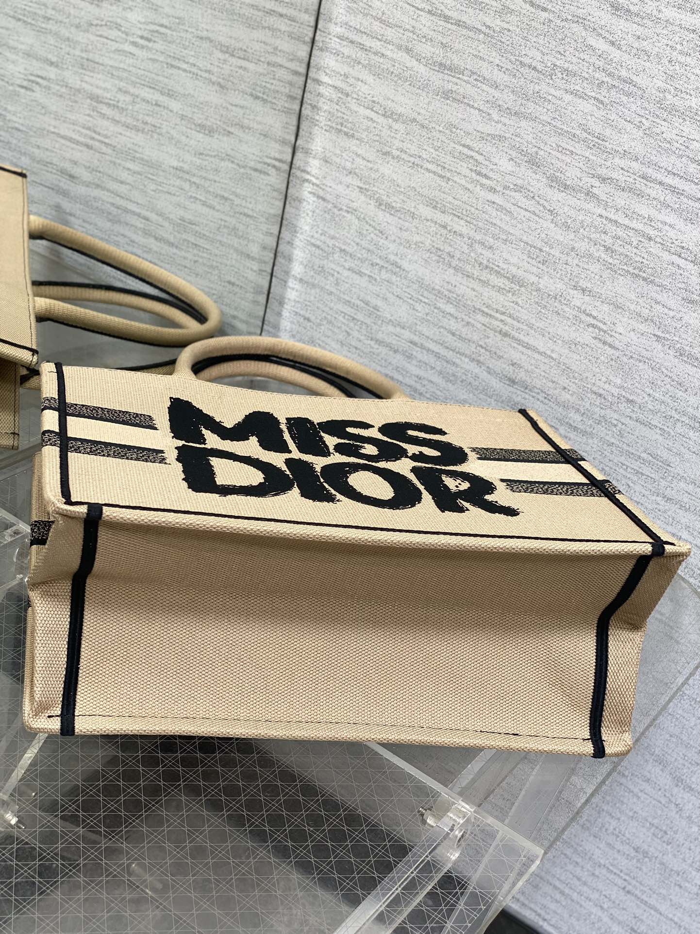 ブックトート 36 ベージュ＆ブラック ミスディオール グラフィティ エンブロイダリー