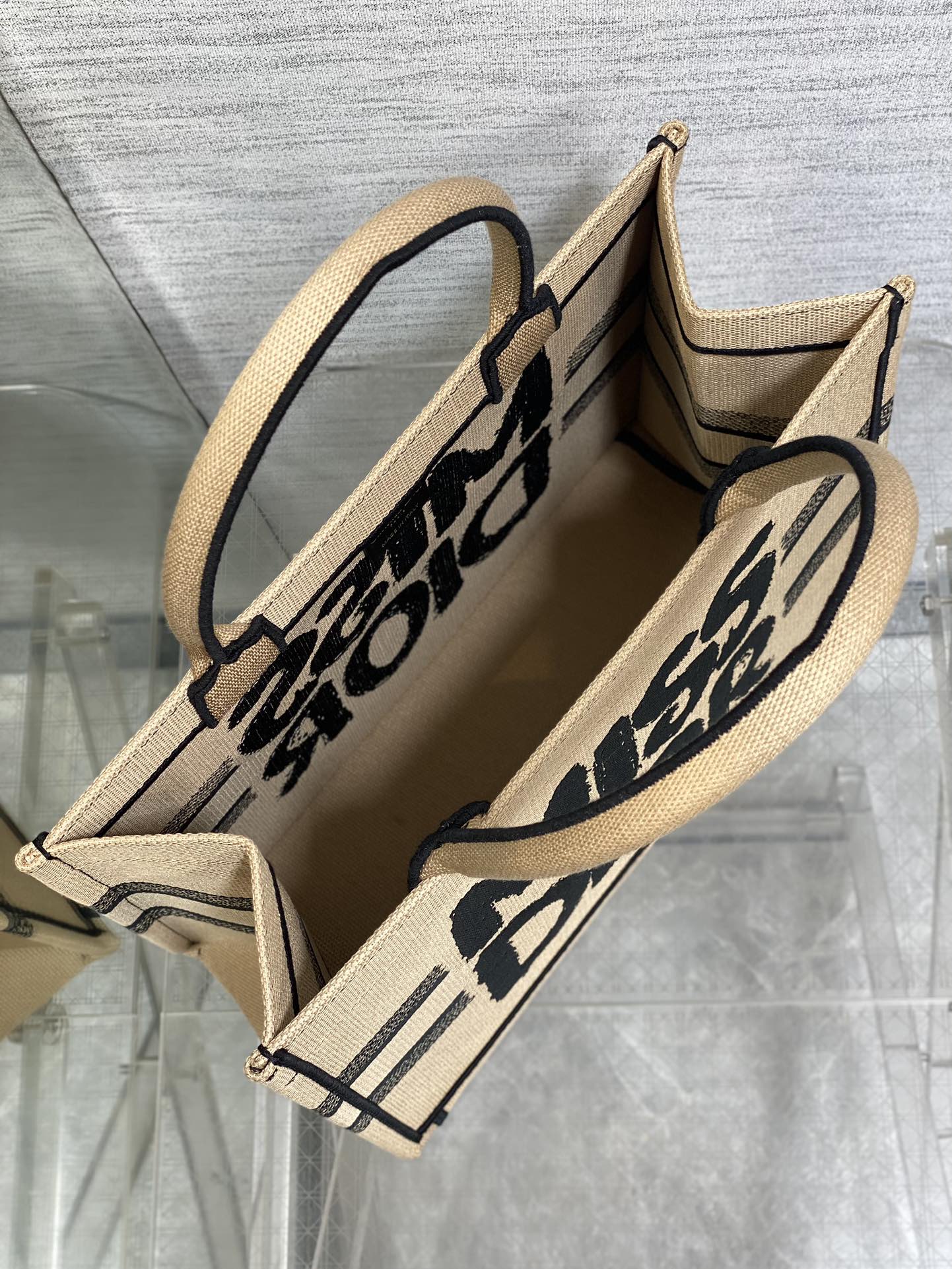 ブックトート 36 ベージュ＆ブラック ミスディオール グラフィティ エンブロイダリー