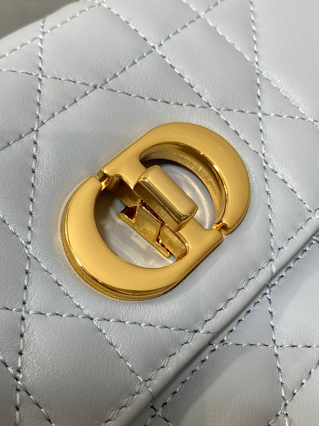 ミス・カロ ミニ 17 バッグ（クロームグレー マクロカナージュ ラムスキン）