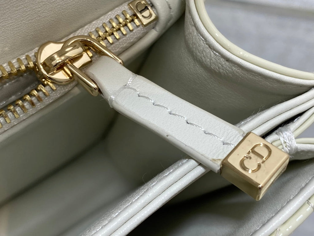 ミニバッグ 24インチ ホワイトクリーム パテント カナージュ カーフスキン