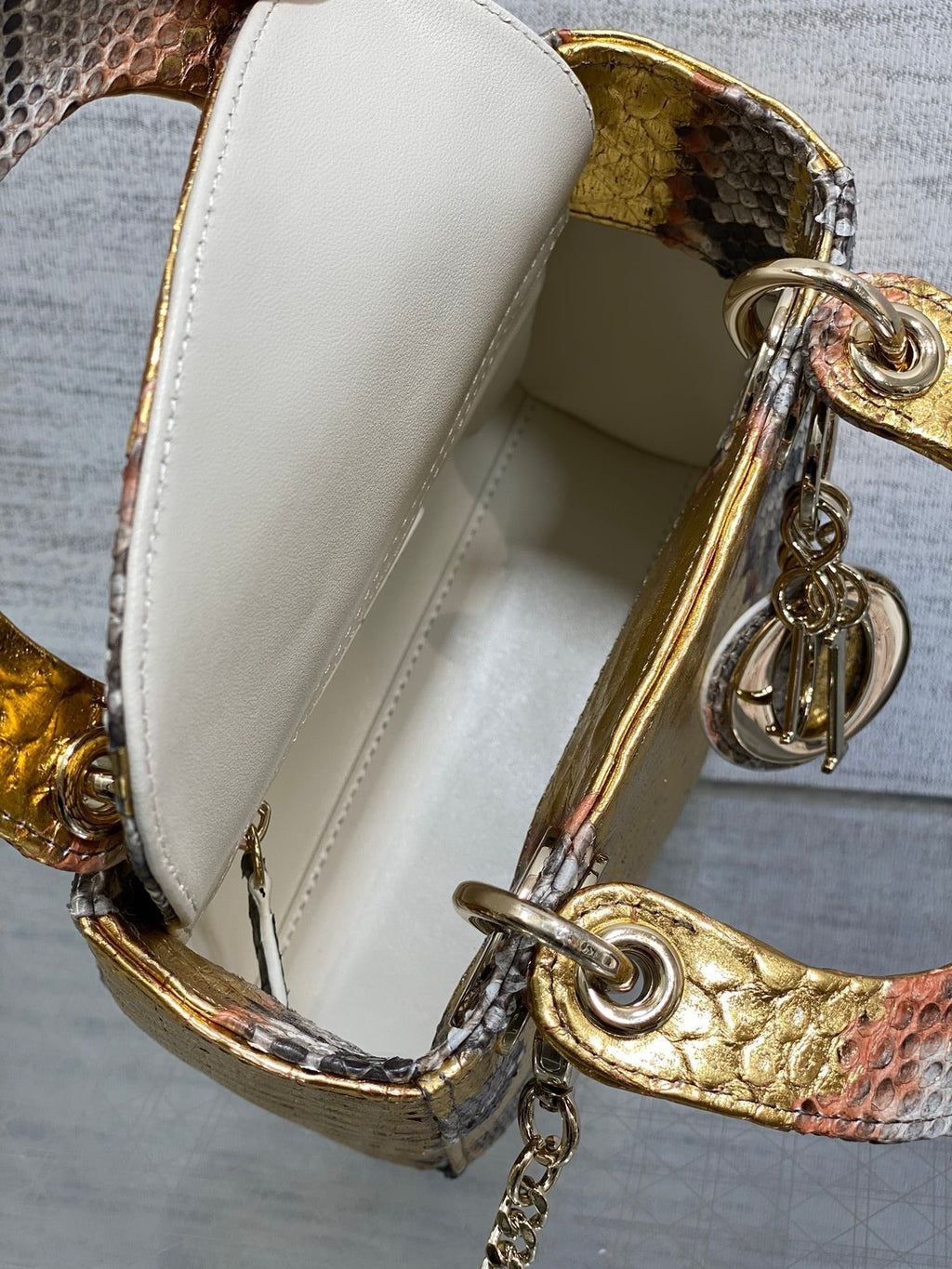 ミニ 17 レディバッグ（ゴールデンスネークスキンパターンラムスキン）