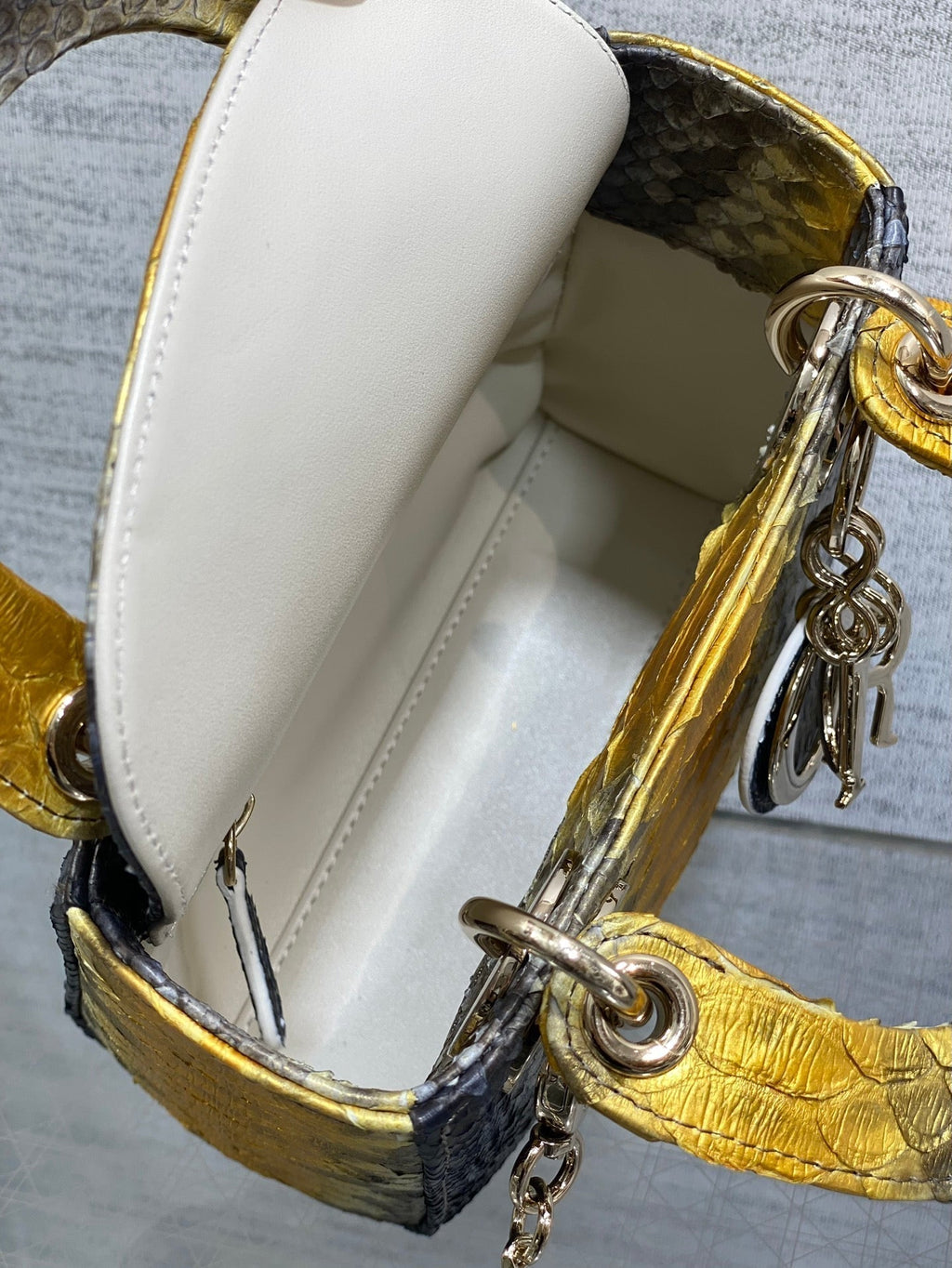 ミニ 17 レディーバッグ サンフラワーミックス ブラック スネークスキンパターン ラムスキン