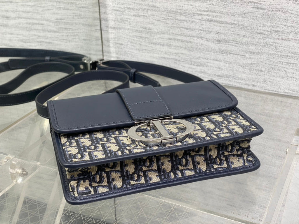 モンテーニュ イーストウエスト 24 チェーンバッグ（ネイビーブルー ラムスキン＆モノグラムジャカード）