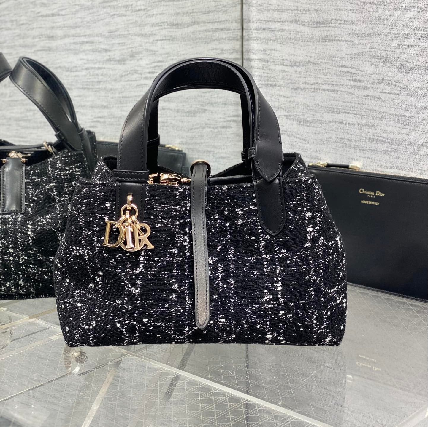 ミニ 23 トゥジュール バッグ（ブラック×ホワイト カナージュツイード、ゴールド金具）