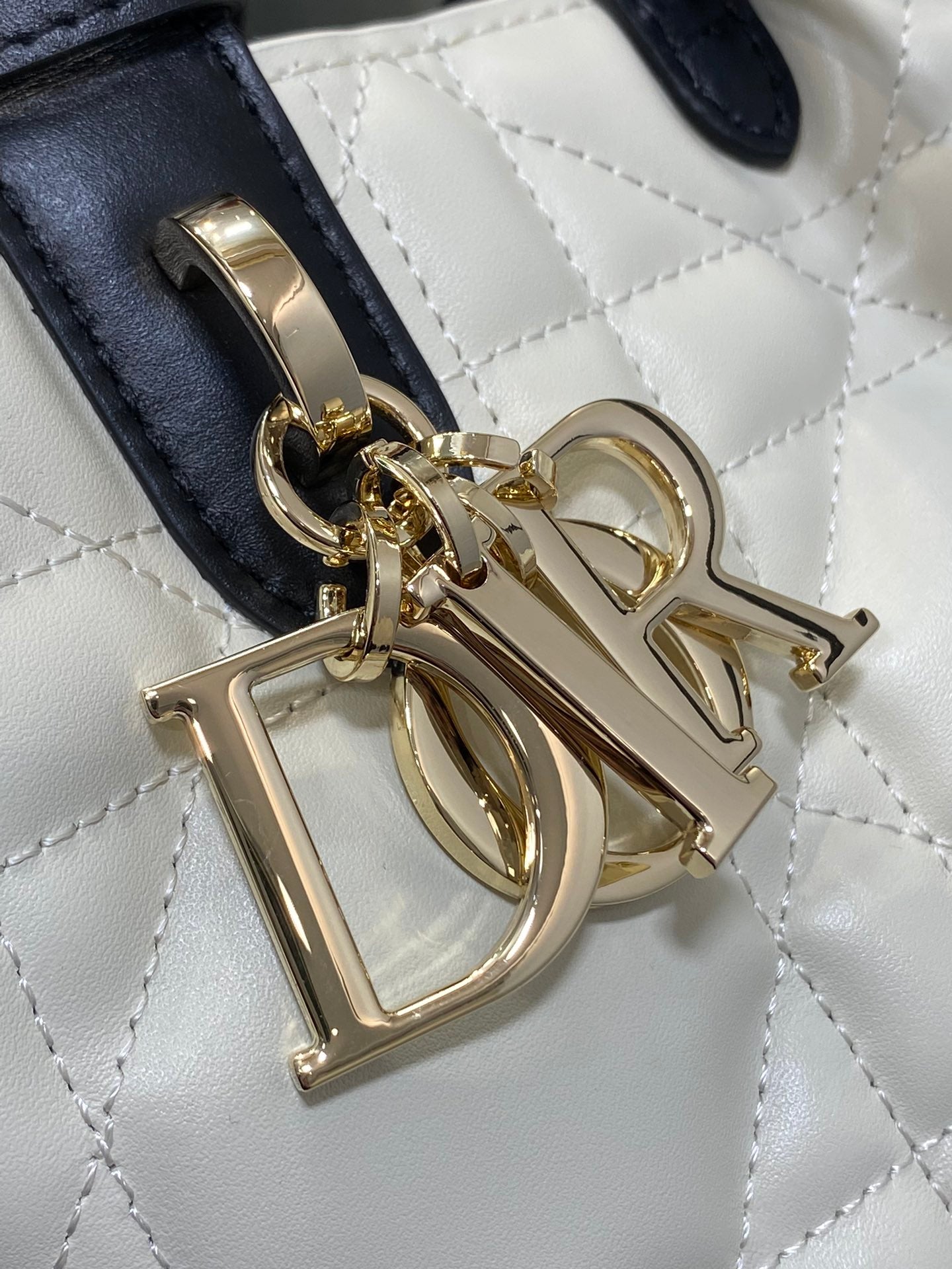 オールウェイズ ミニ 28 バッグ（ホワイトミックスブラック マクロカナージュカーフスキン）