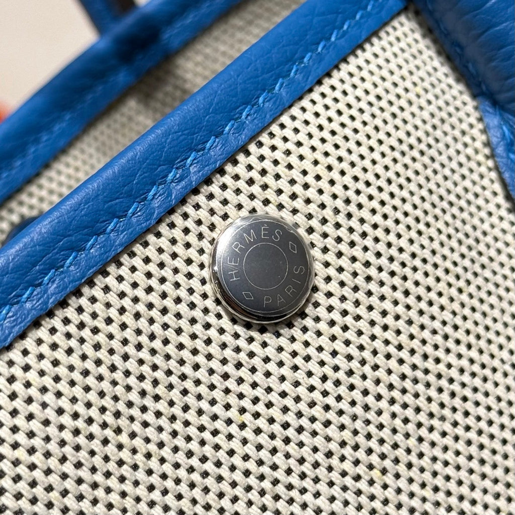 ガーデンパーティー 23cm ホワイトミックスブラックトイレットコットンキャンバスとブルーカーフスキン