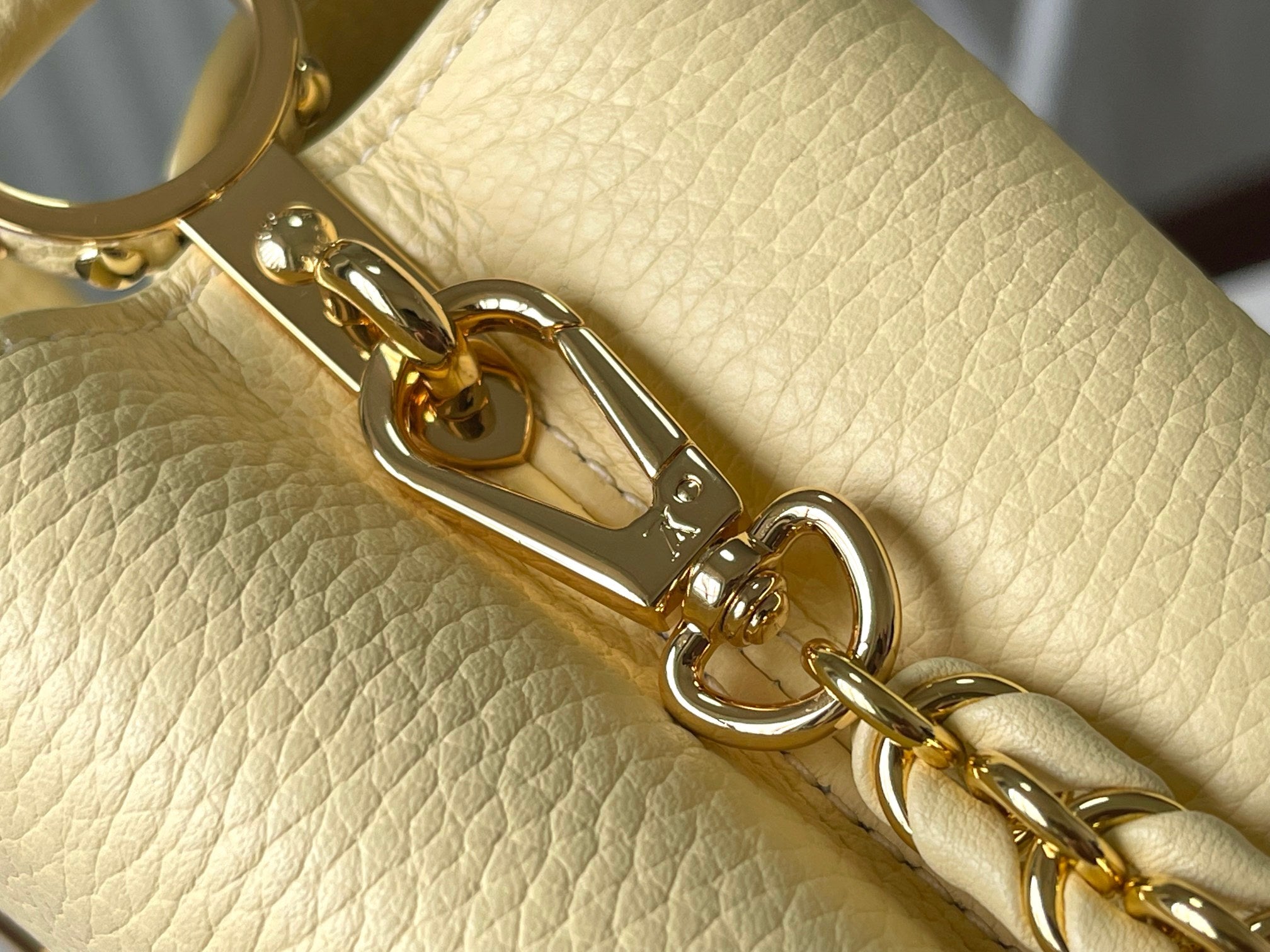 カプシーヌ イーストウエスト ミニ 22インチ バナナイエロー トリヨンゴールド金具