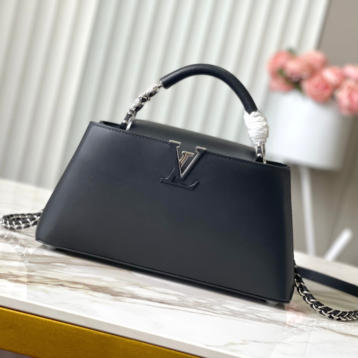 カプシーヌ イーストウエスト 30 ブラックシープスキン クリスタル＆シルバーハードウェア