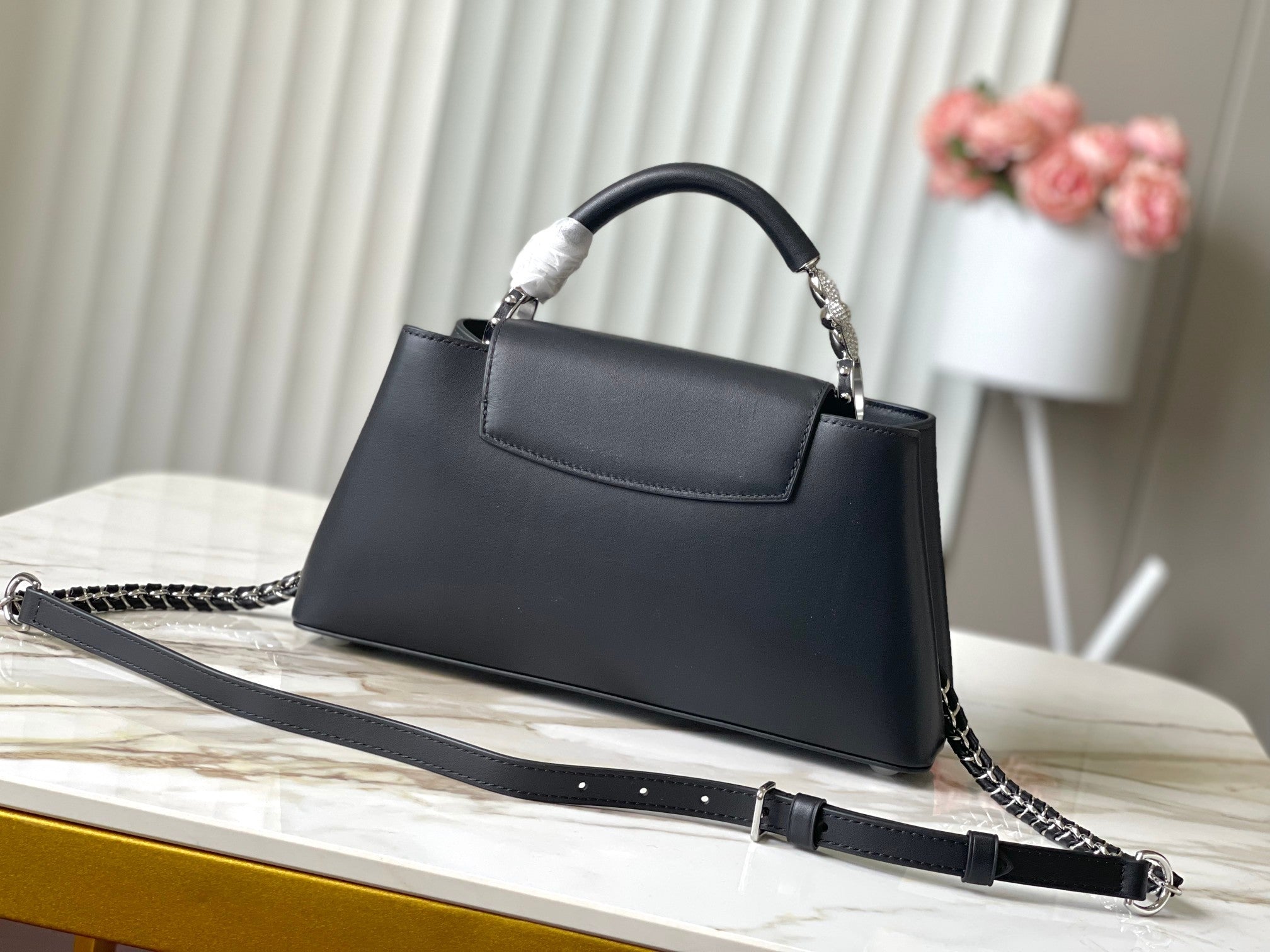 カプシーヌ イーストウエスト 30 ブラックシープスキン クリスタル＆シルバーハードウェア