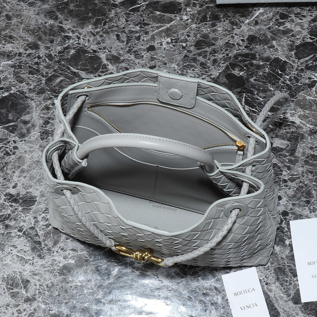 BV ミディアム アンダモ 32cm グレー ラムスキン