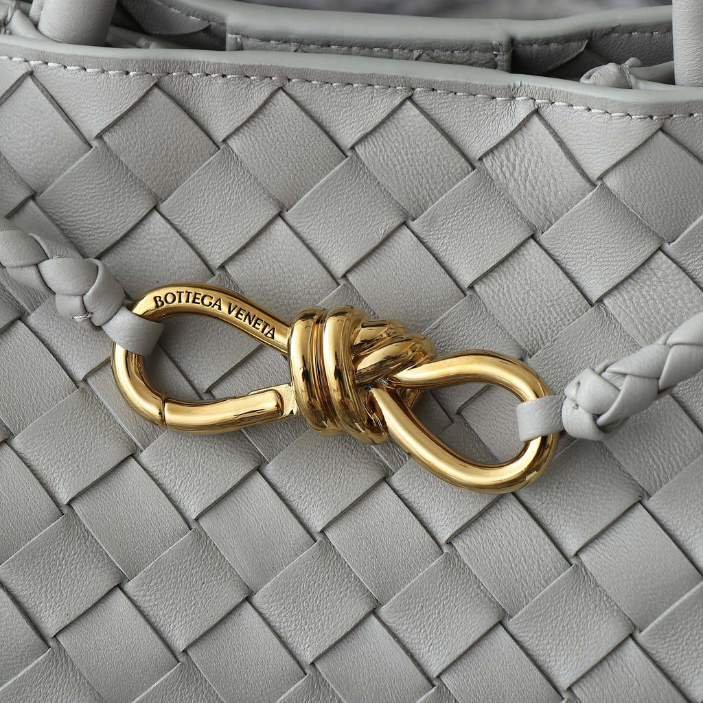 BV スモール アンダモ 25cm グレー ラムスキン