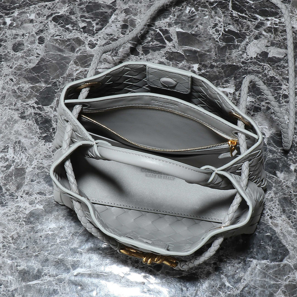 BV スモール アンダモ 25cm グレー ラムスキン