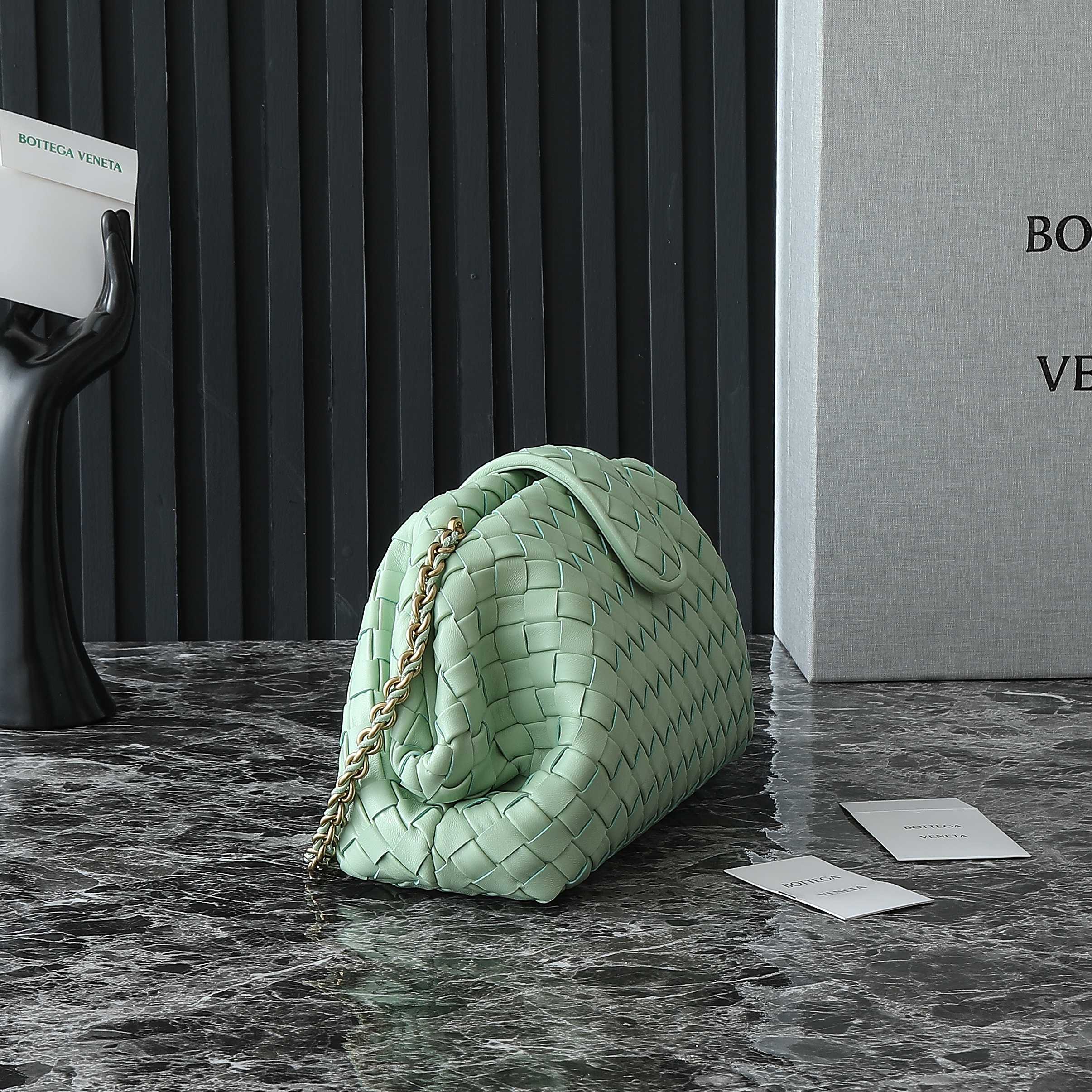 ティーン・ローレン 1980 チェーン付き 31.5 ライトグリーン レザー Ghw 