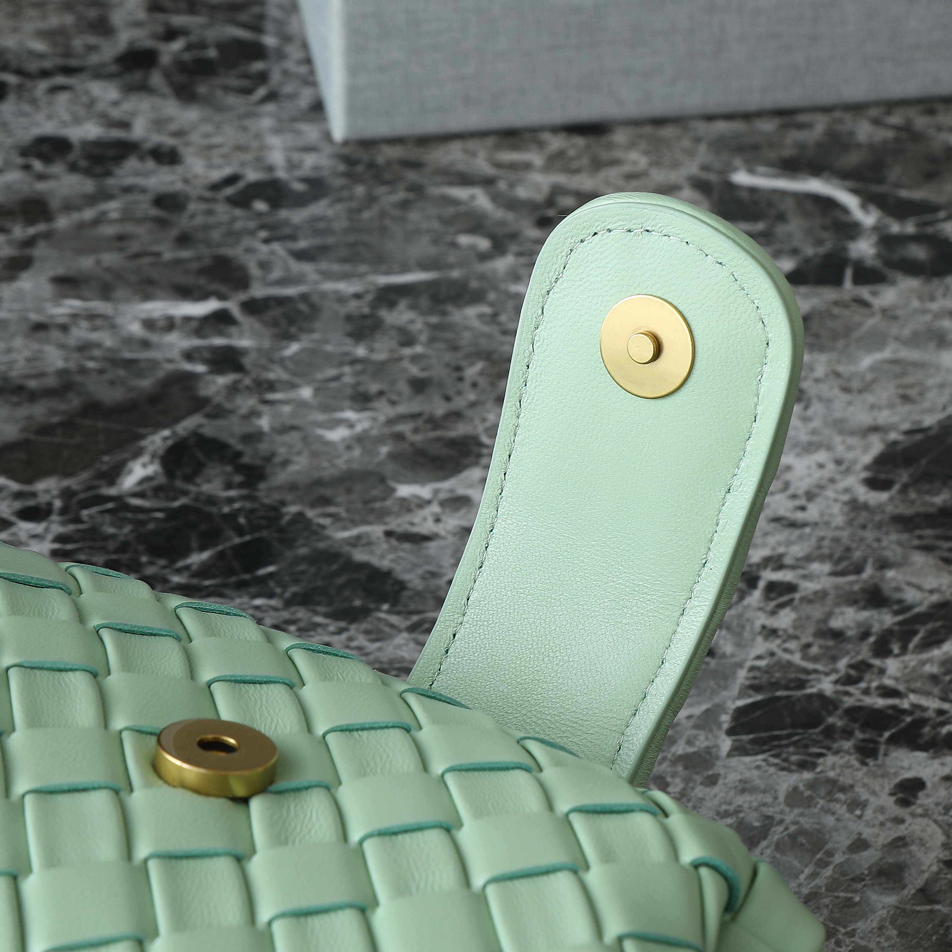 ティーン・ローレン 1980 チェーン付き 31.5 ライトグリーン レザー Ghw 