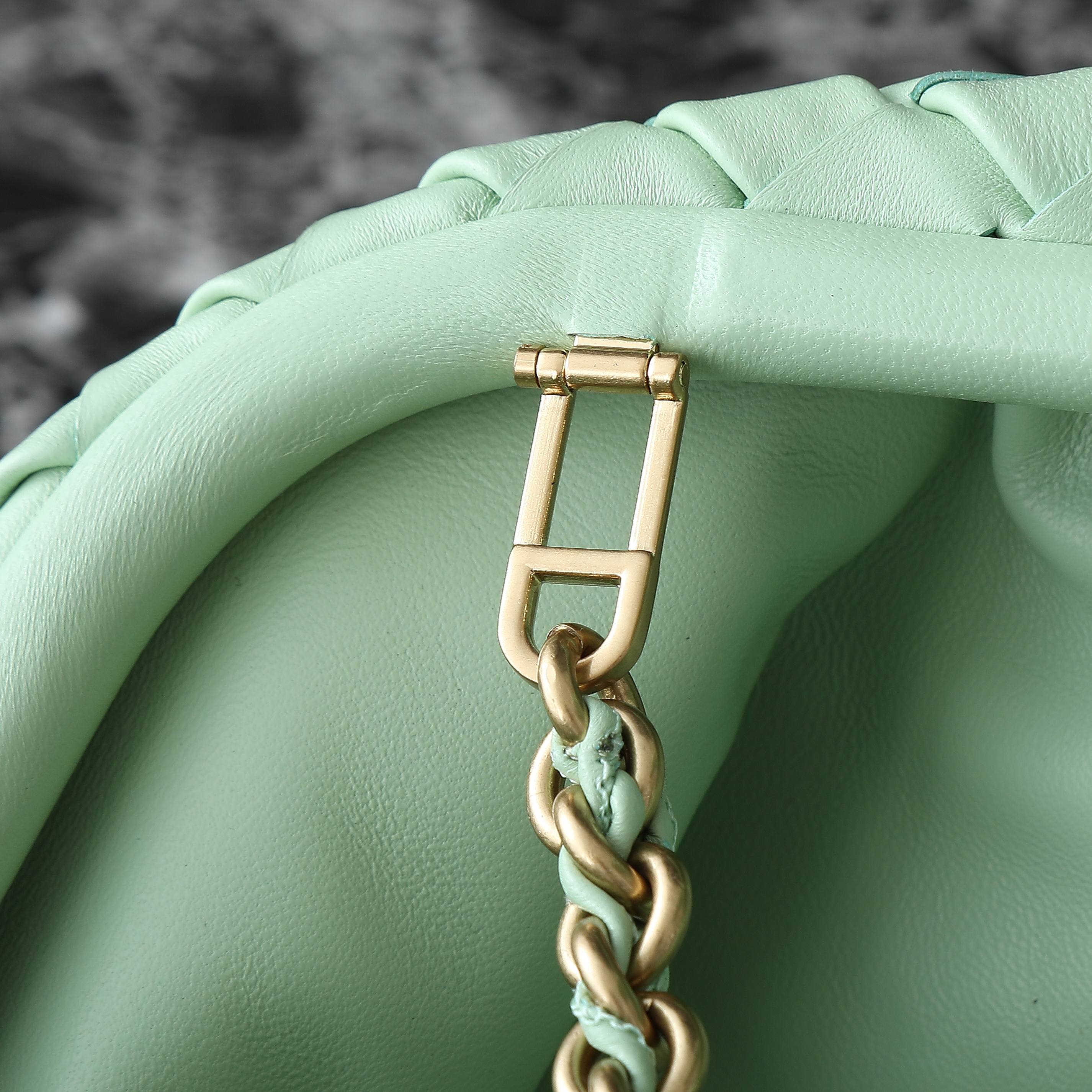 ティーン・ローレン 1980 チェーン付き 31.5 ライトグリーン レザー Ghw 