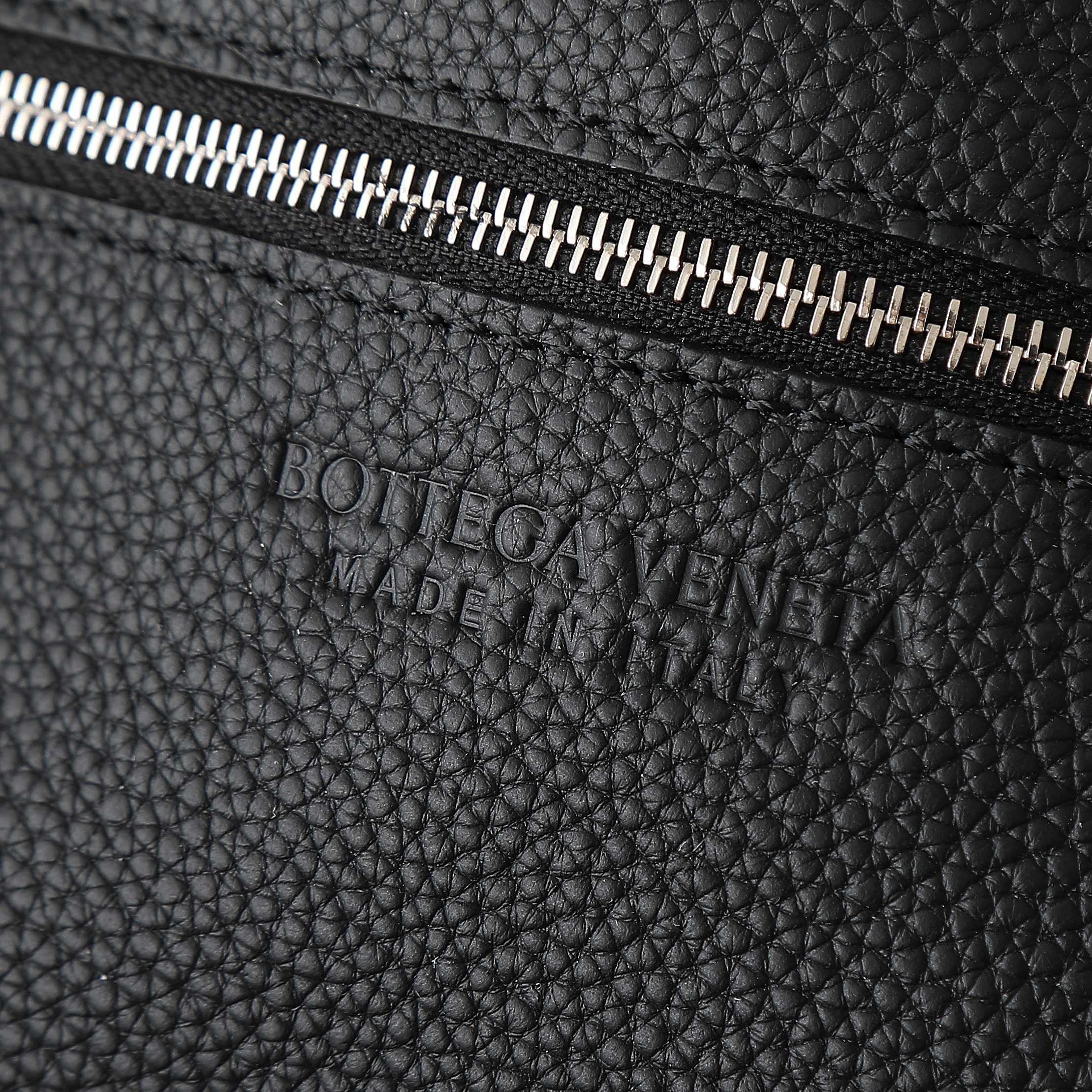 ボッテガ・ヴェネタ 25S ディアゴ 22 ブラックカーフスキン シルバー金具