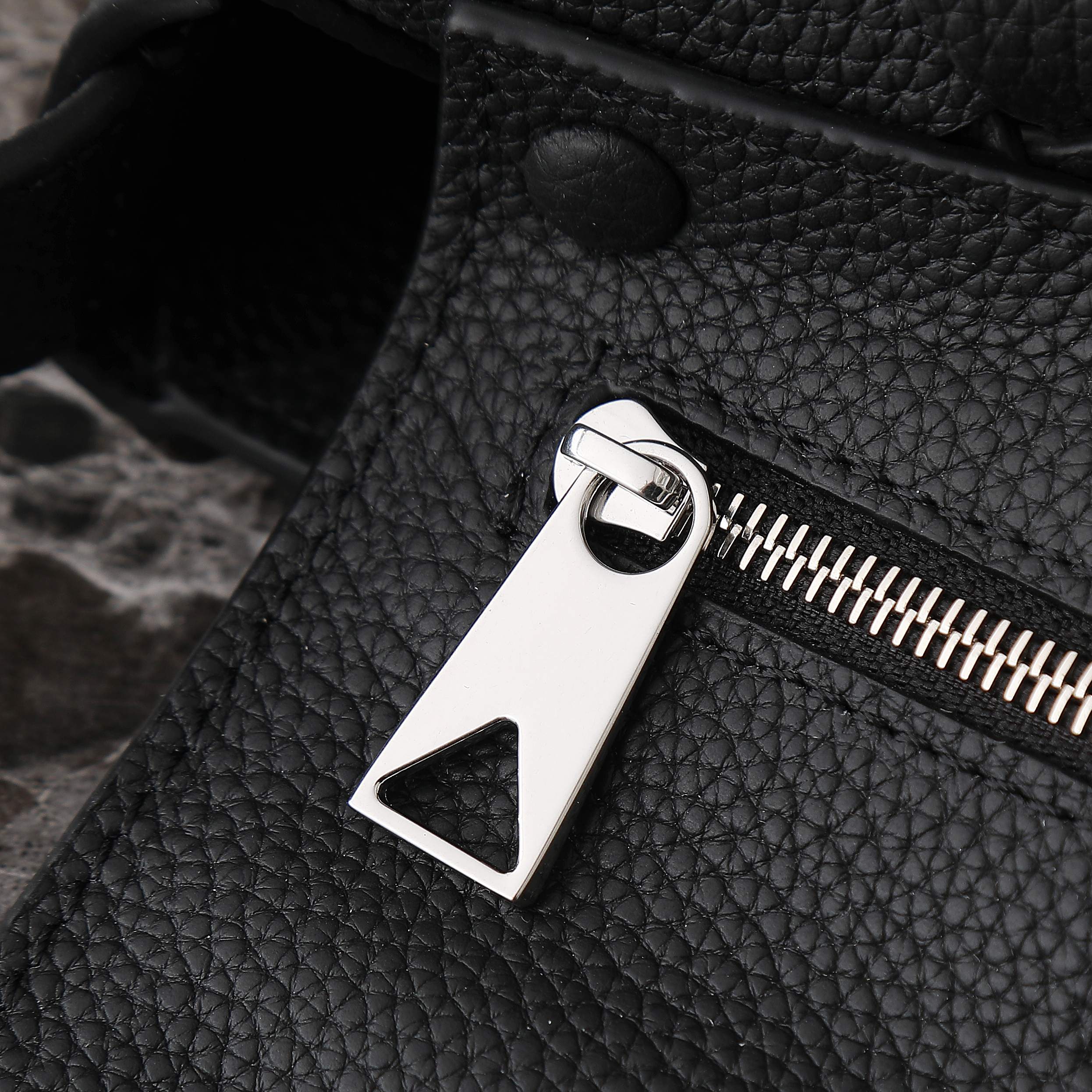 ボッテガ・ヴェネタ 25S ディアゴ 22 ブラックカーフスキン シルバー金具