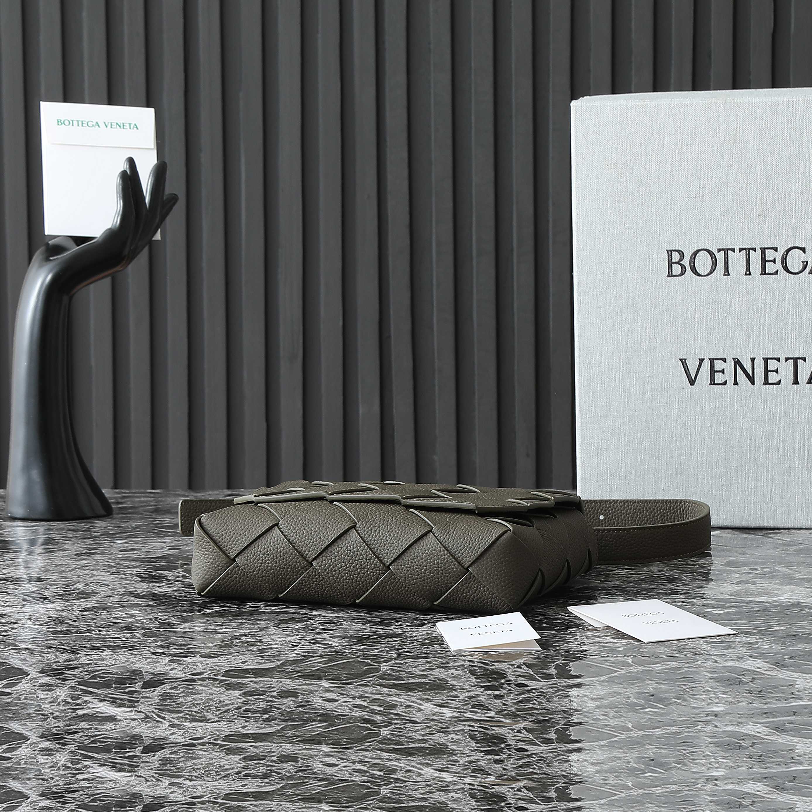 ボッテガ・ヴェネタ 25S ディアゴ 22 ダークオリーブ カーフスキン シルバー金具