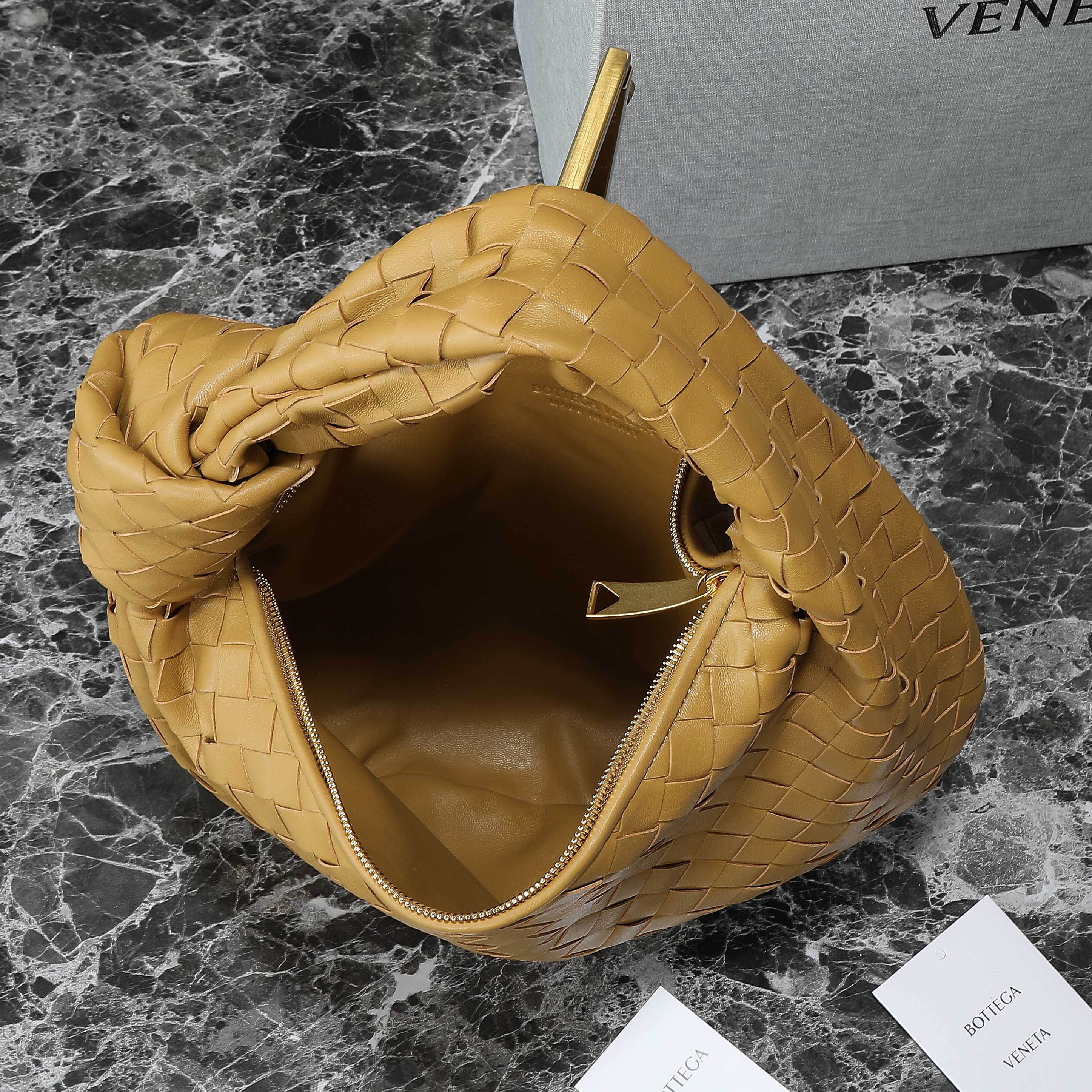 ボッテガ・ヴェネタ 25S ミニ ジョディ 36 ウォームブロンズカーフスキン ゴールド金具