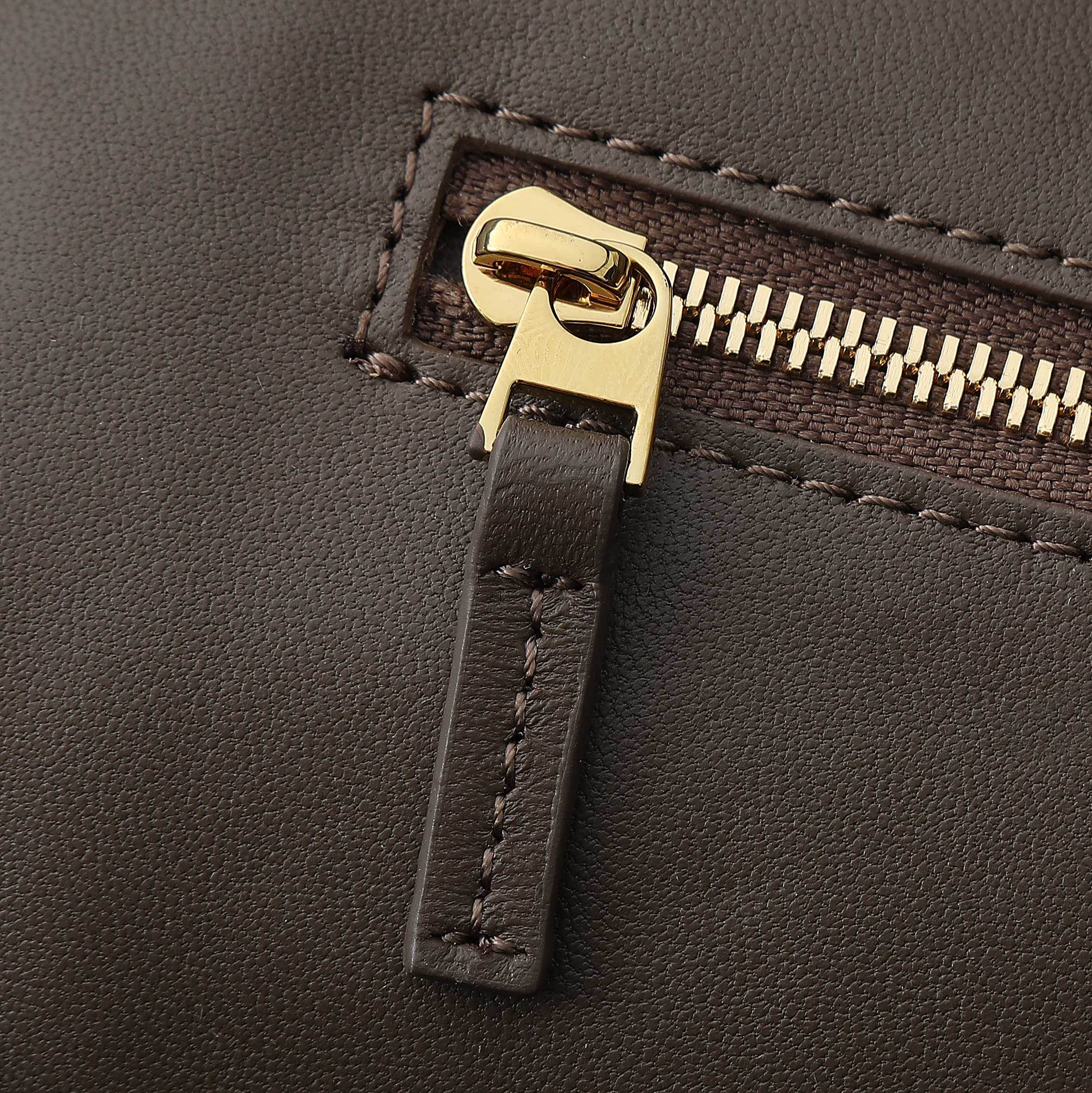 ボッテガ・ヴェネタ 25S ラージ アンディアモ 42 ダークブラウン カーフスキン ゴールド金具