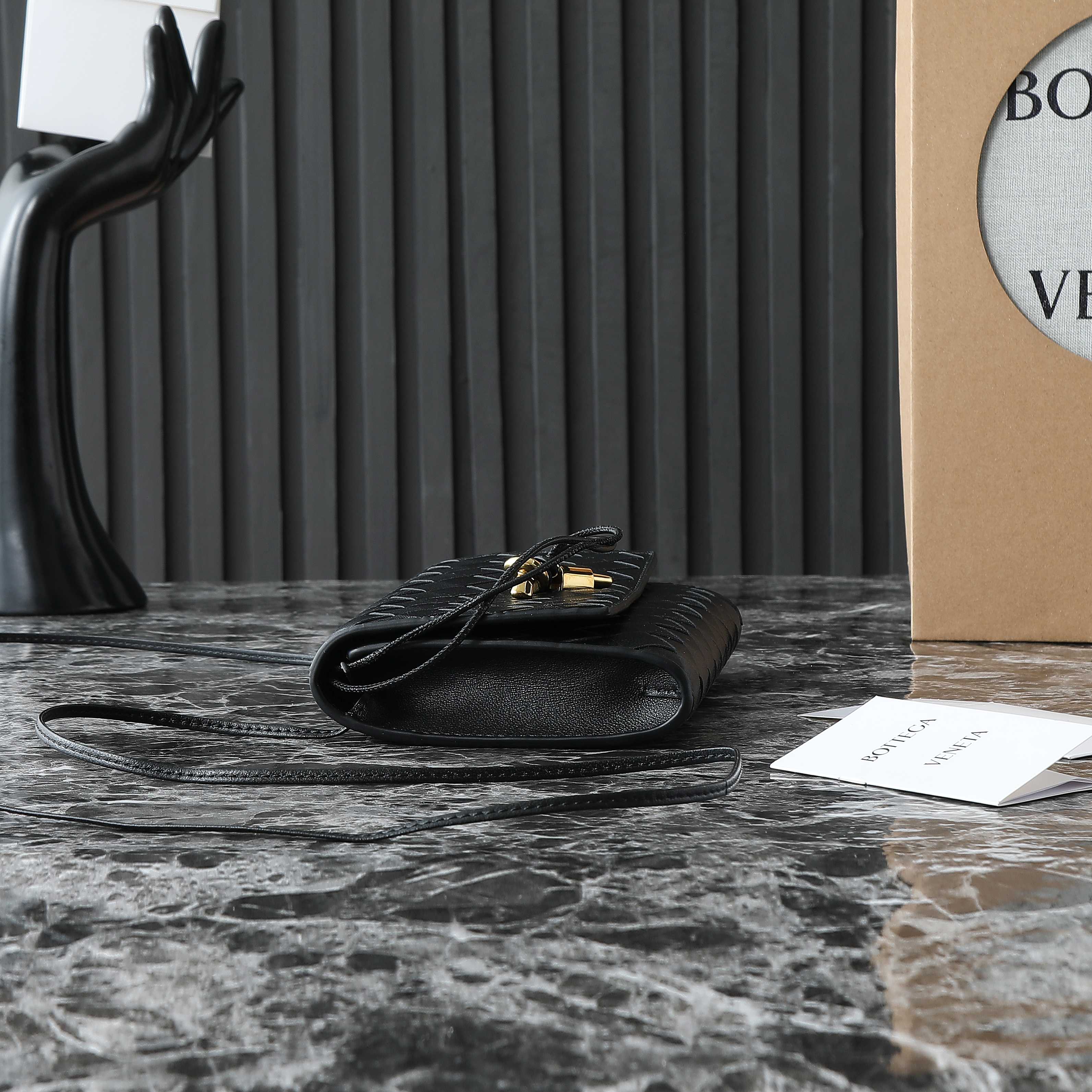 ボッテガ・ヴェネタ 25S アンディアモ ポーチ 19 ブラック カーフスキン ゴールド金具