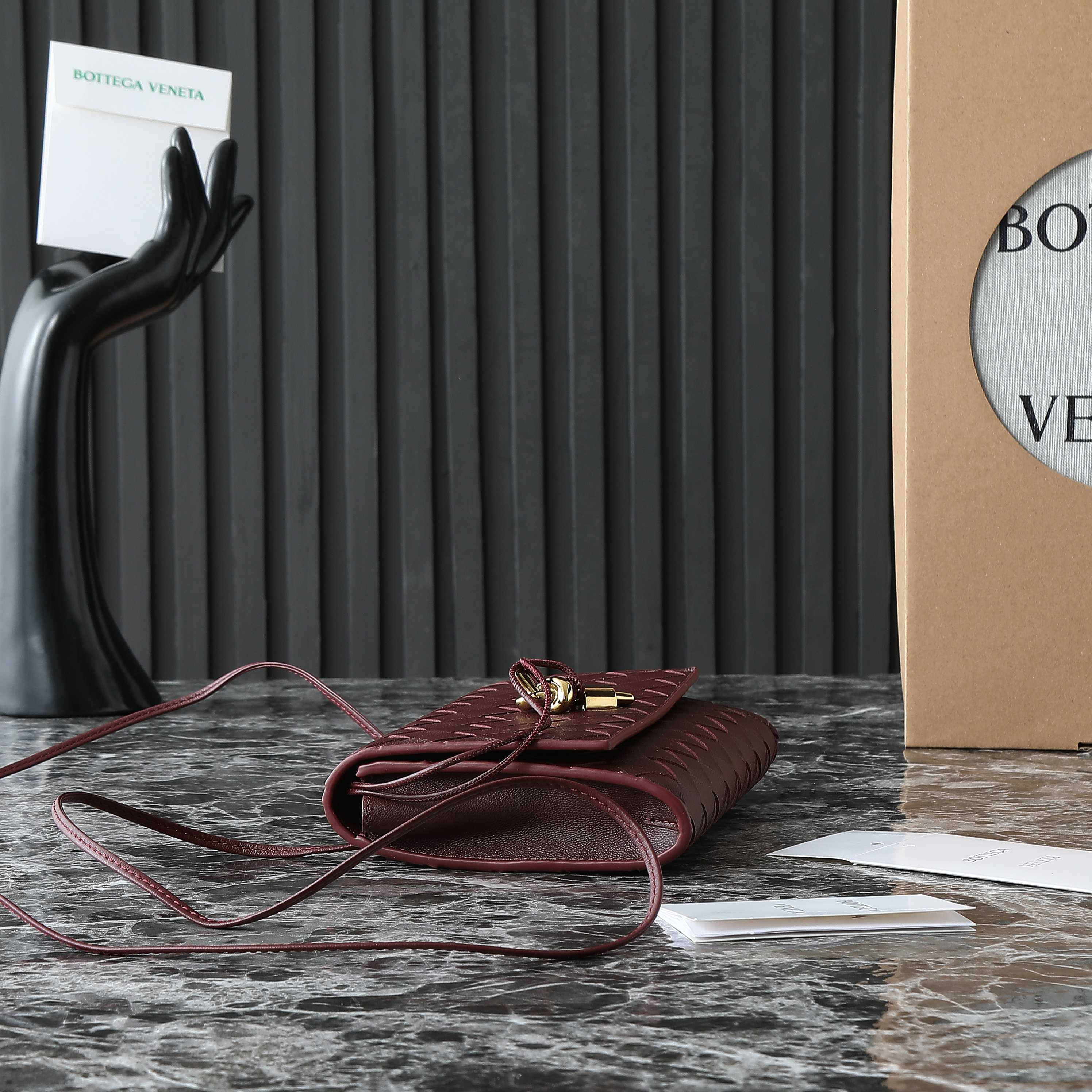 ボッテガ・ヴェネタ 25S アンディアモ ポーチ 19 ディープマルーン カーフスキン ゴールド金具