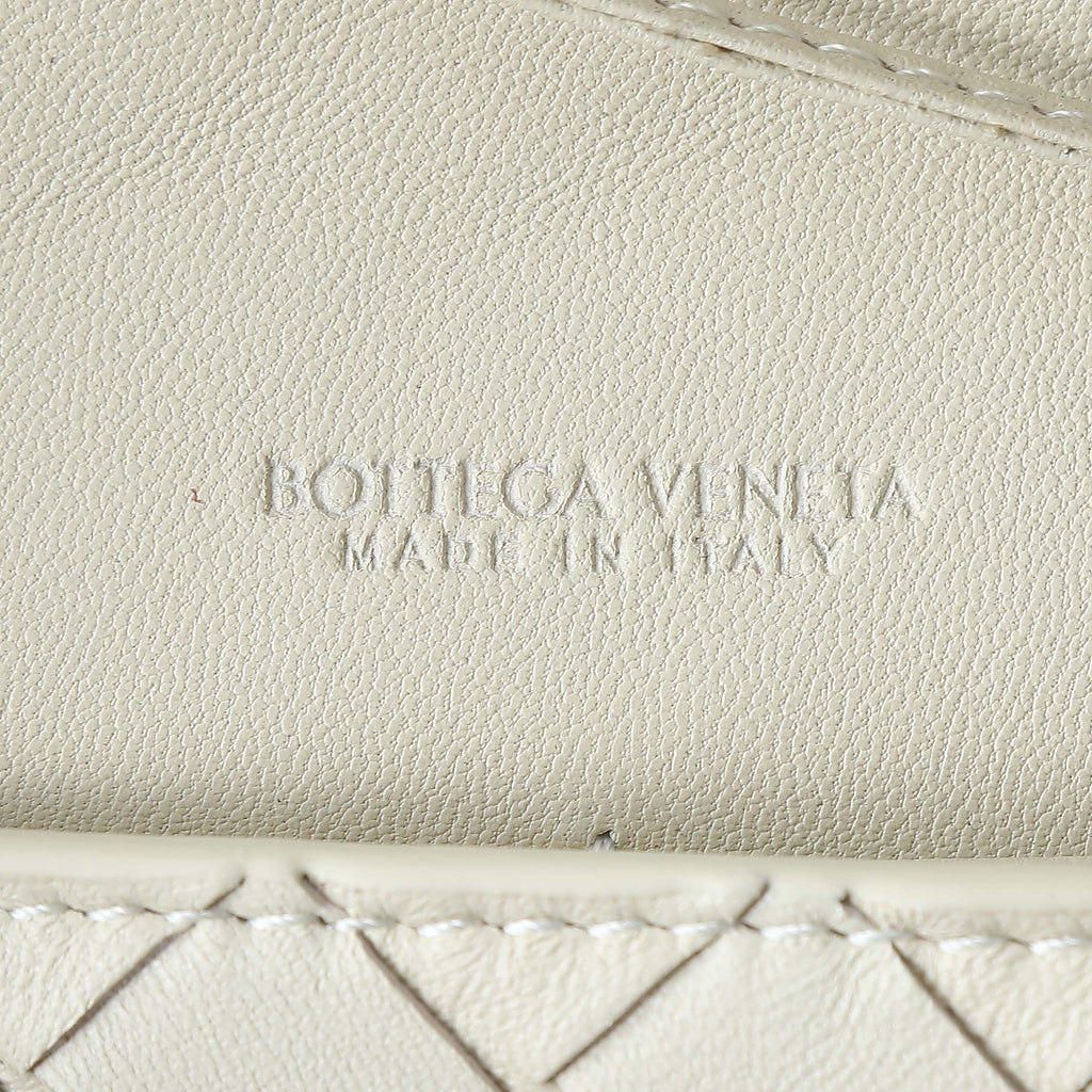 BOTTEGA VENETA 25S ANDIAMO POUCH 19 IN IVORY CALFSKIN GOLD HARDWARE