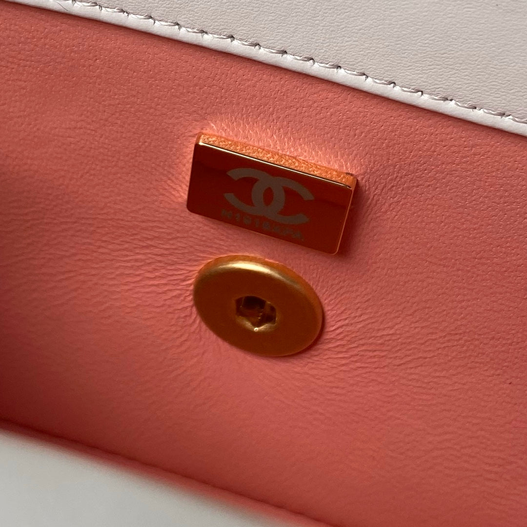 ミニフラップバッグ 19インチ ホワイトカーフスキン ダブルゴールドボール付き