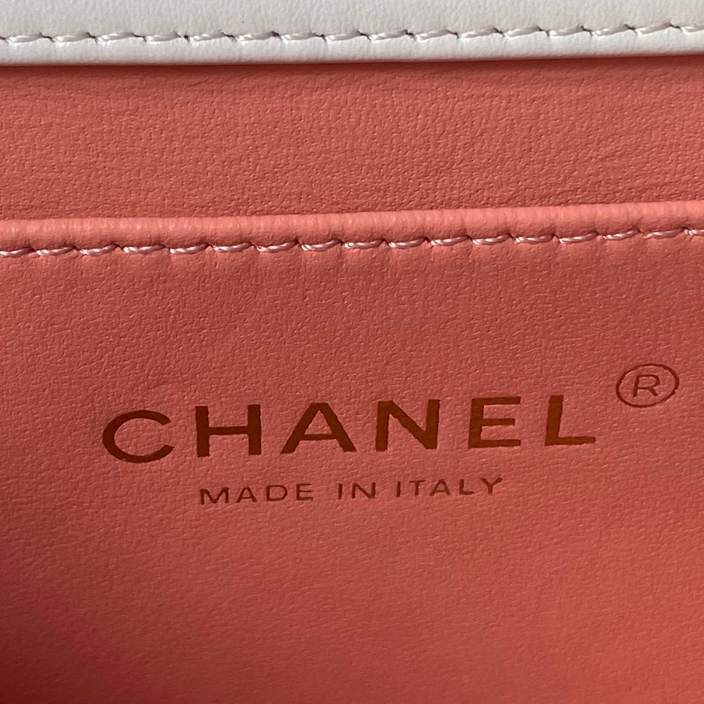 ミニフラップバッグ 19インチ ホワイトカーフスキン ダブルゴールドボール付き