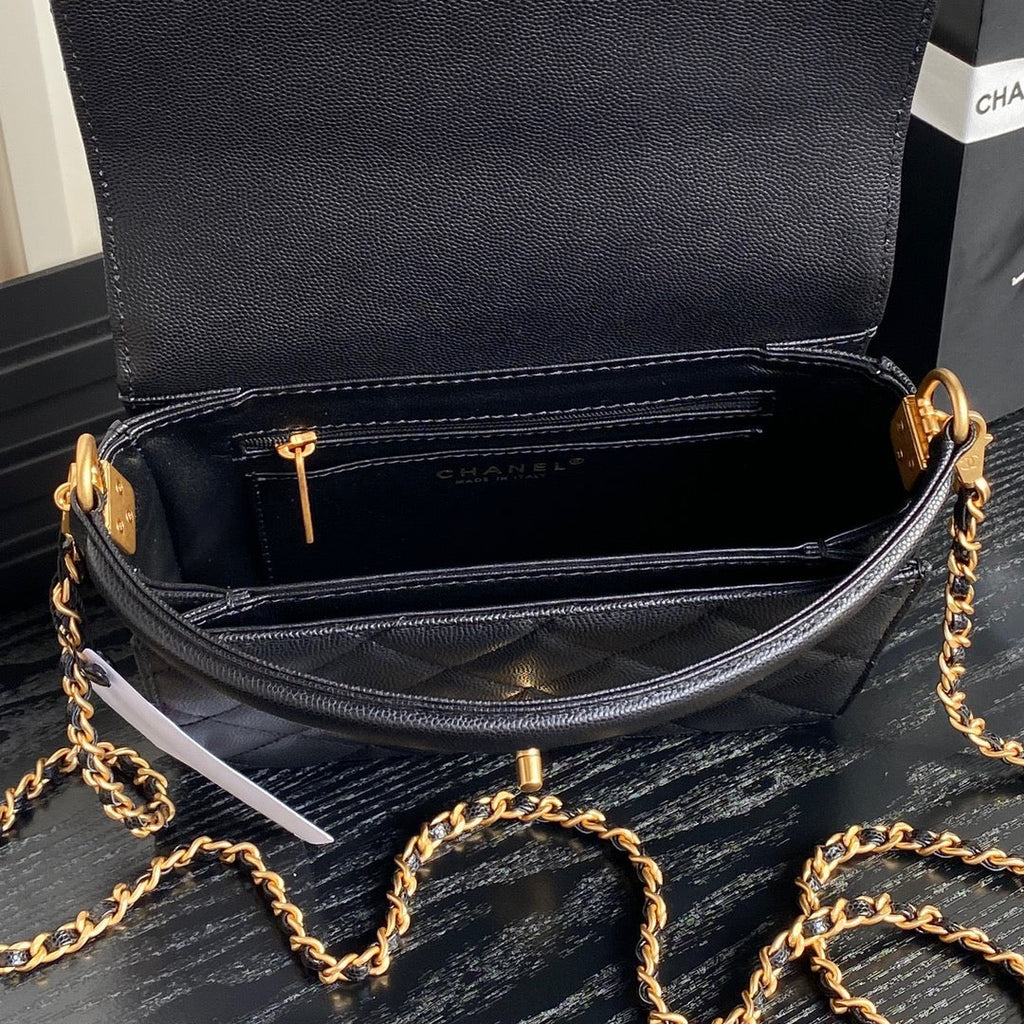 RETRO STYLE FLAP BAG 19 IN BLACK GRAINED CALFSKIN GOLD HARDWARE