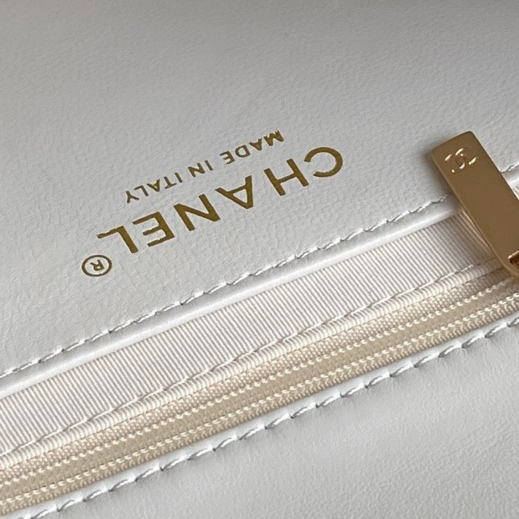 ミディアム フラップバッグ 26インチ ホワイトカーフスキン ゴールド ダブルC 太チェーン