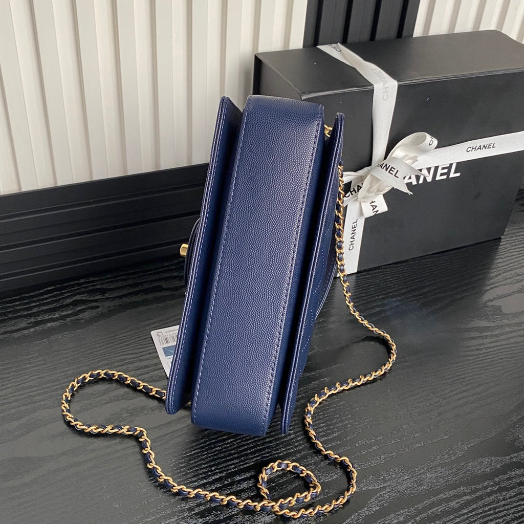 RETRO STYLE FLAP BAG 22 IN NAVY BLUE GRAINED CALFSKIN GOLD HARDWARE