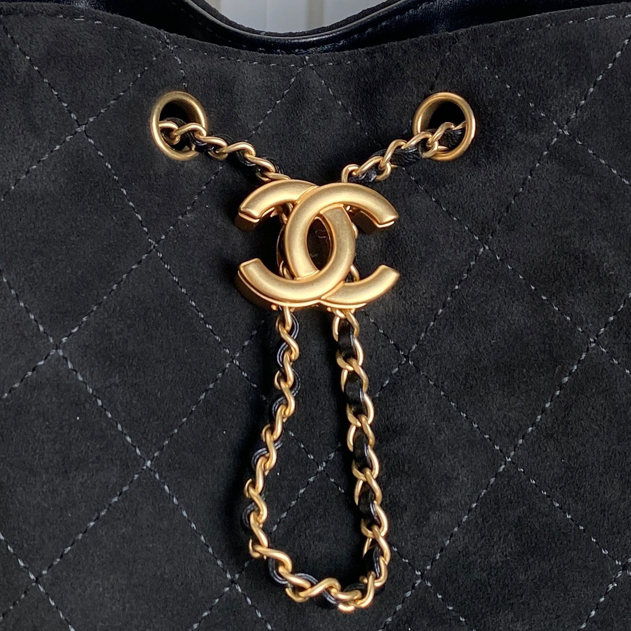 ミディアムハンドバッグ 40インチ ブラックスエード ゴールド金具