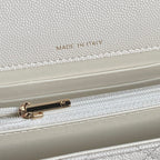 25C フラップバッグ 18インチ ホワイト シャイニーグレインカーフスキン ゴールド金具