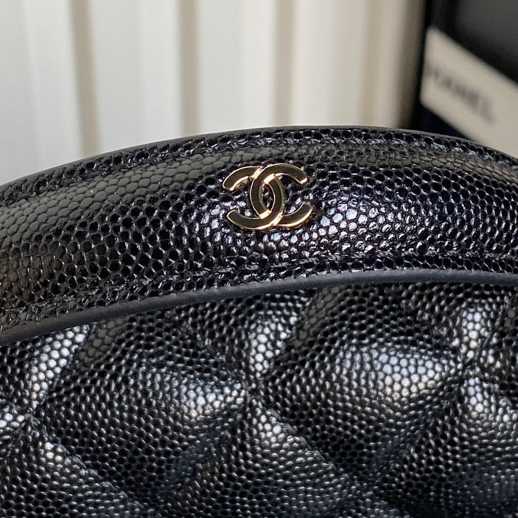 25C FLAP BAG 18 IN BLACK SHINY GRAINED CALFSKIN GOLD HARDWARE