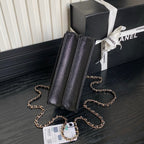 25C FLAP BAG 18 IN BLACK SHINY GRAINED CALFSKIN GOLD HARDWARE