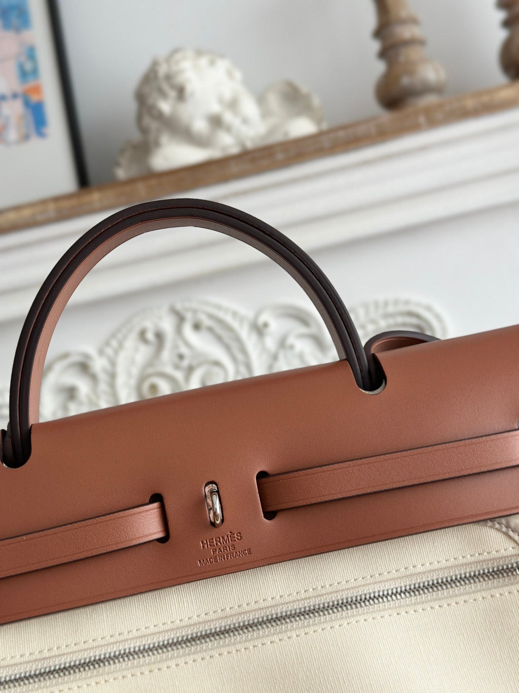 ジップ キャビン 31 バッグ（ホワイトクリームキャンバスとブロンズブラウンカーフスキン）