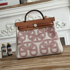 ハーブバッグ ジップ 31 ラッカー仕上げバッグ（オフホワイト ミックスレッド H プルーム キャンバス）