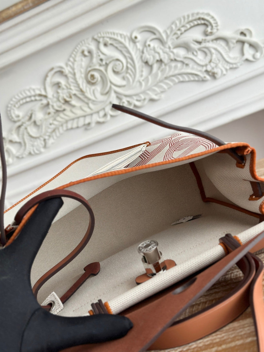 ハーブバッグ ジップ 31 ラッカー仕上げバッグ（オフホワイト ミックスレッド H プルーム キャンバス）