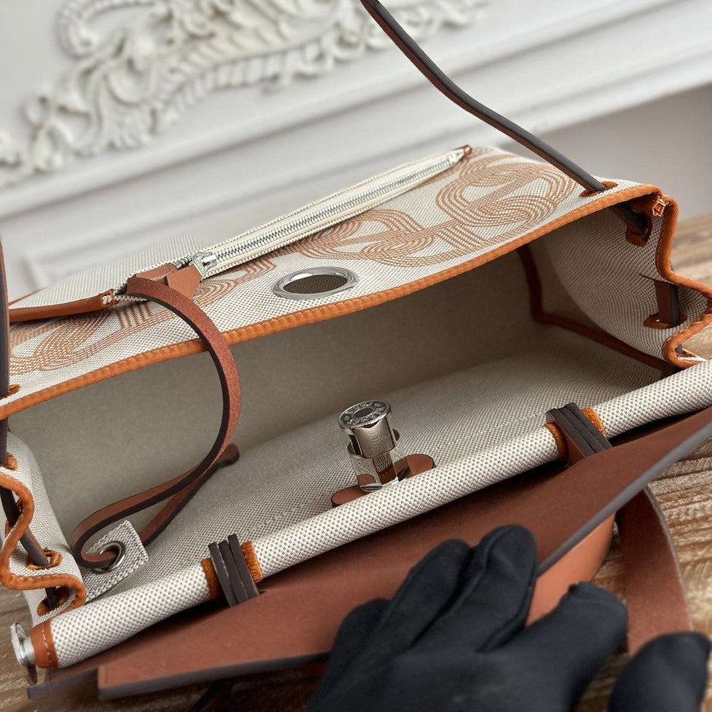 ハーブバッグ ジップ 31 ラッカー仕上げバッグ（オフホワイト ミックスイエロー H プルーム キャンバス）