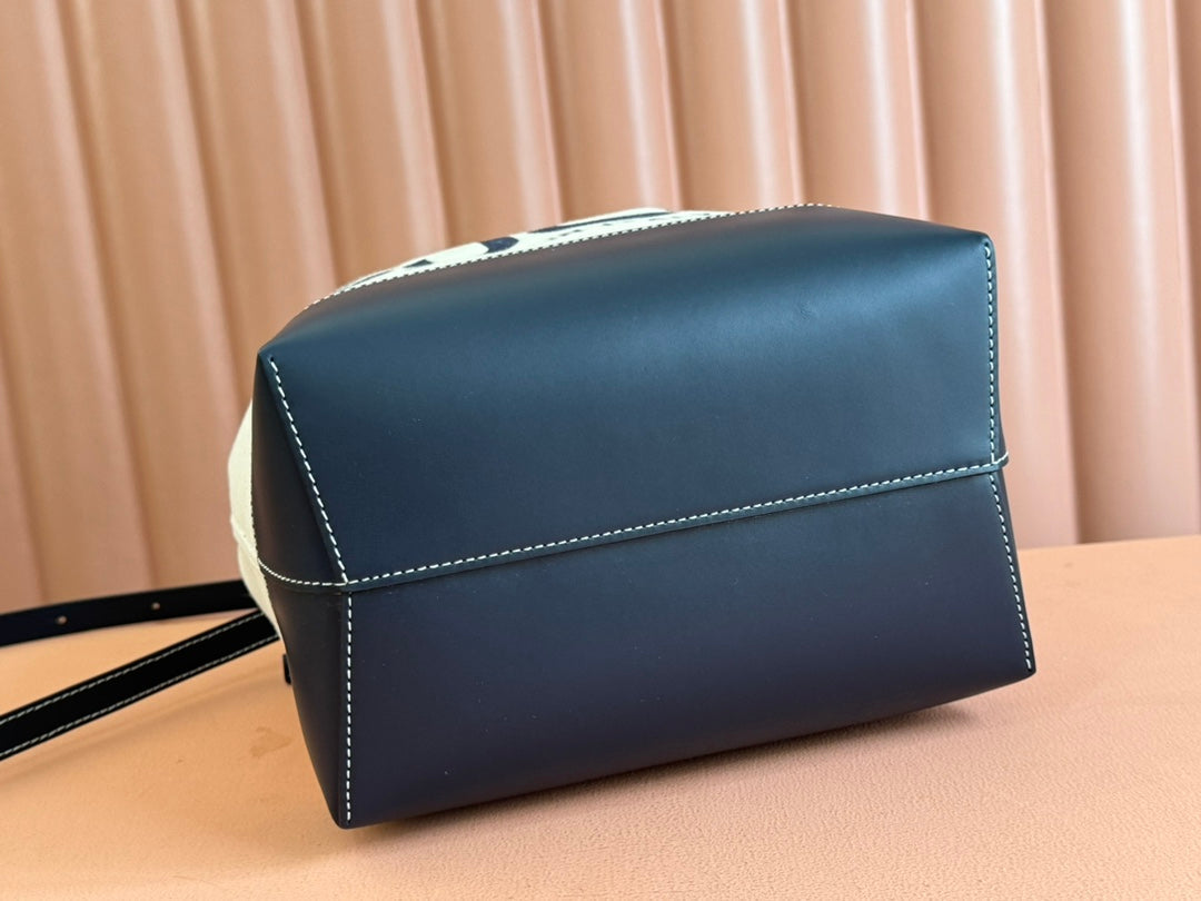 ドローストリング ショルダーバッグ ロゴプリント 31インチ ホワイトキャンバス ダークブルーカーフスキン