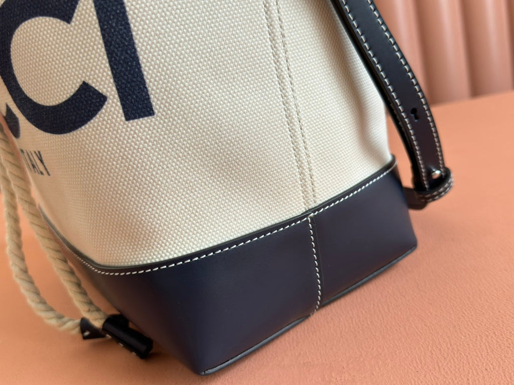 ドローストリング ショルダーバッグ ロゴプリント 31インチ ホワイトキャンバス ダークブルーカーフスキン