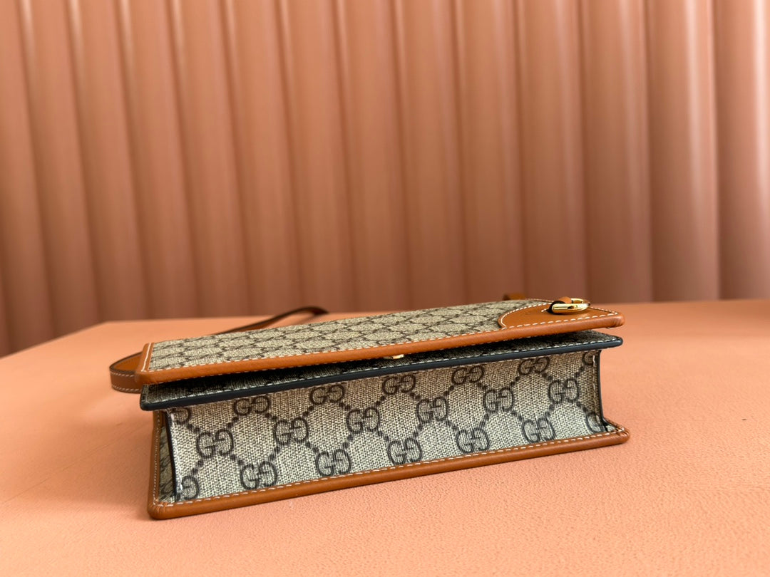 エンブレム ウォレット GGモノグラム 20 ベージュ＆ダークブラウン GGカーフスキン