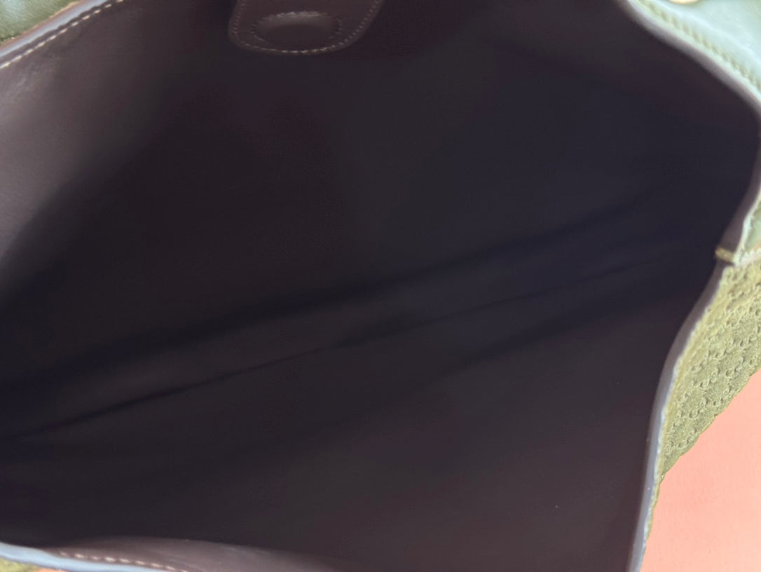 B ラージショルダーバッグ 49 アーミーグリーン GGエンボススエード